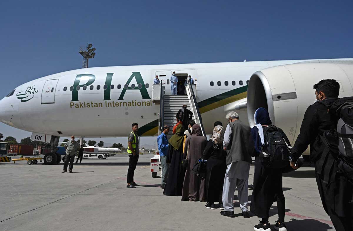 Despega de Kabul primer vuelo comercial desde la vuelta de los talibanes al poder