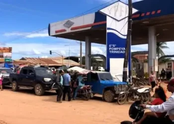 La venta de combustibles en Trinidad, Beni. FOTO: RUB TV