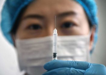 China vacunó por completo a más de mil millones de personas