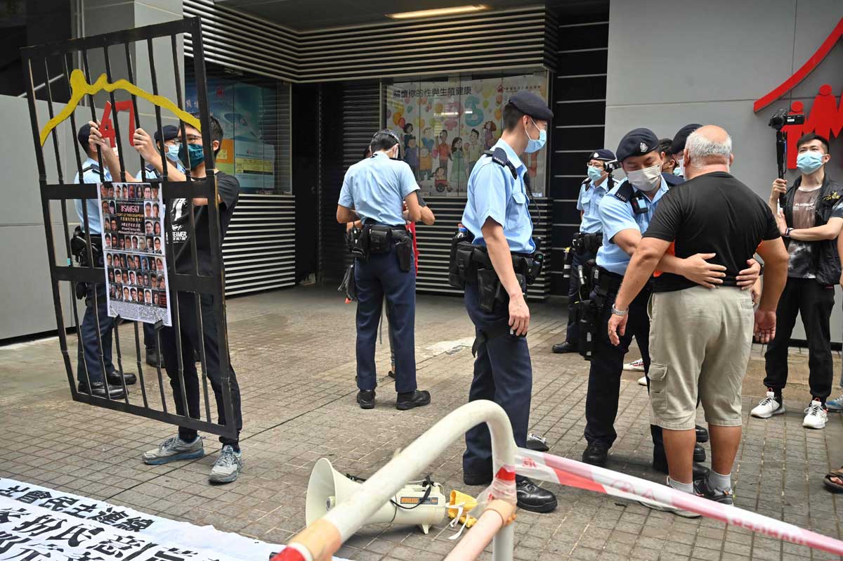 Arrestados en Hong Kong tres estudiantes acusados de subversión