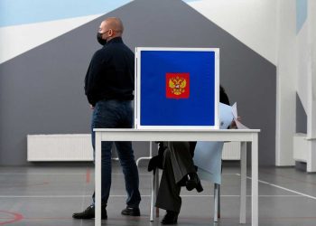 El partido de Putin reivindica mayoría en legislativas en Rusia y la oposición denuncia fraude
