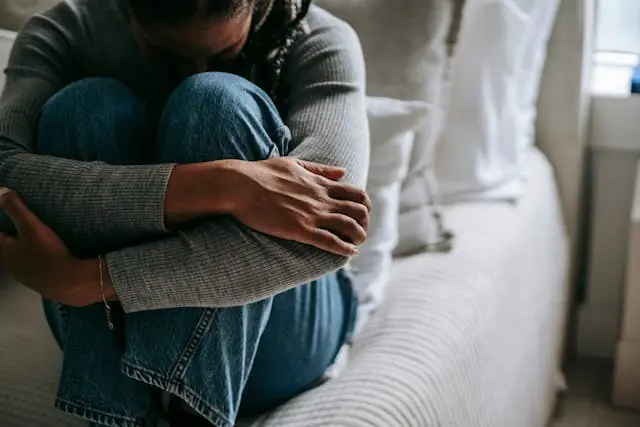 Dan 20 años de cárcel a hombre que violó a una adolescente