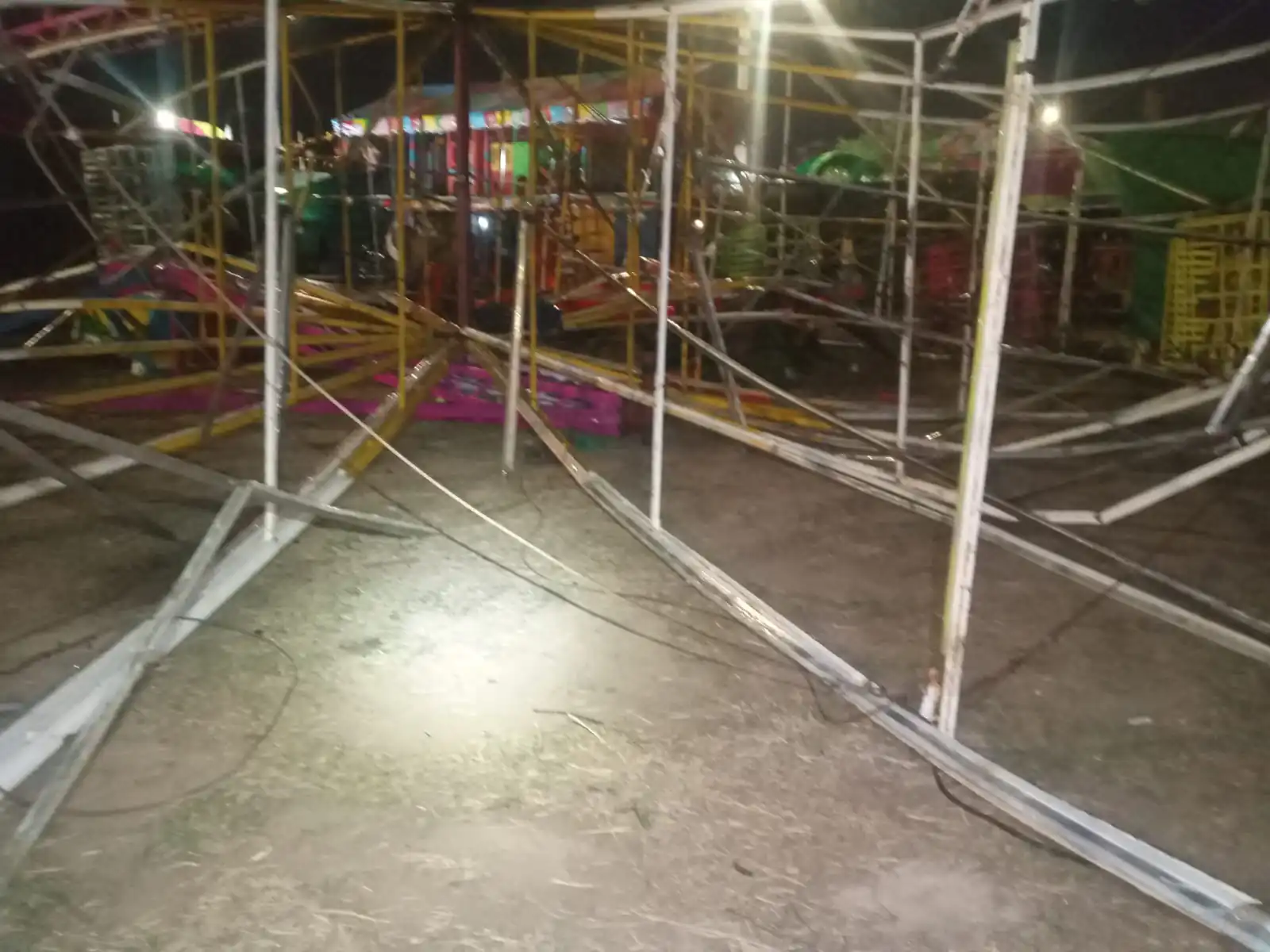 La caída del juego mecánico dejó al menos 10 heridos/RRSS