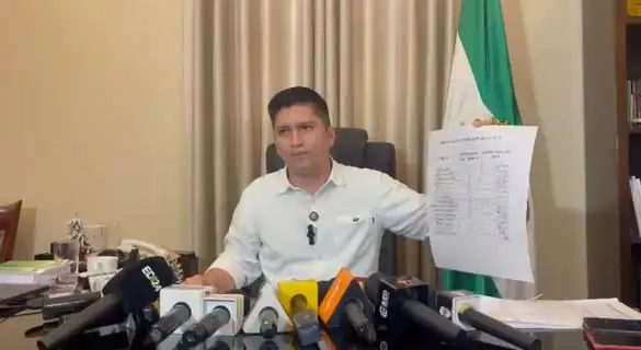 El presidente del Concejo de Santa Cruz, Juan Carlos Medrano, denunció exceso de personal en el Concejo, FOTO: Captura Entre Notas