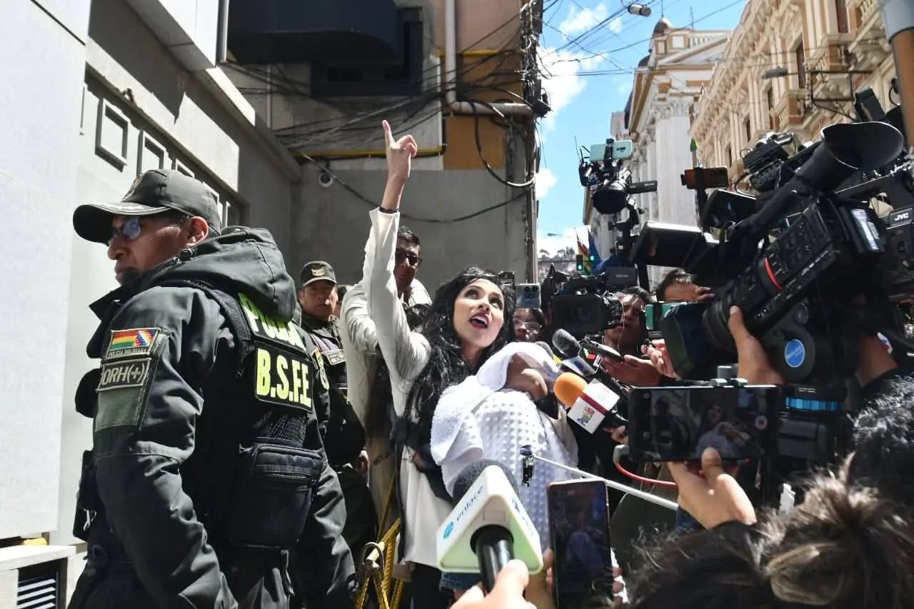 Lafuente notifica al presidente Arce por demanda de asistencia familia
