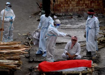 India supera los 20 millones de casos de COVID-19 y Brasil sufre falta de vacunas