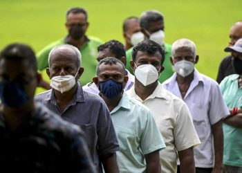 Países cierran sus fronteras con India por repunte de COVID-19 en dicho país