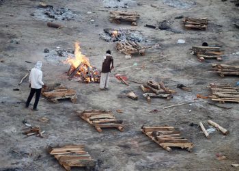 Pandemia de COVID-19 lleva a 230 millones de indios a la pobreza, afirma un estudio