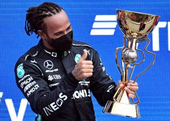 Hamilton se hace centenario y lidera el Mundial