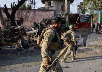 Los talibanes decretan un alto el fuego de tres días en Afganistán tras una ola de violencia