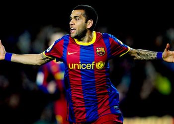 Dani Alves acepta la llamada de Xavi y acude al rescate del Barça