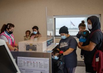 Un mes después de su llegada a Estados Unidos, inmigrantes se topan con una dura realidad