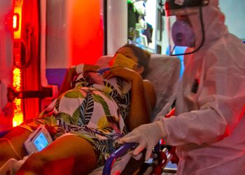 En Brasil suspenden vacunación de embarazadas con AstraZeneca