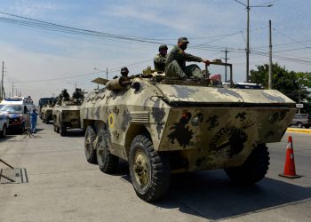 Policía lucha por controlar cárcel de Ecuador tras masacre que dejó 116 presos muertos