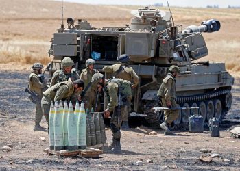 Israel bombardea Gaza por aire y con artillería en escalada militar que suma más de 120 muertos