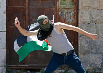 Dos palestinos muertos y más de 100 heridos en enfrentamientos con ejército israelí en Cisjordania