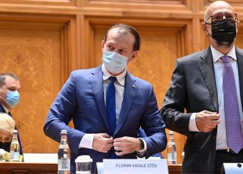 Gobierno liberal de Rumania cae por una moción de censura en el Parlamento