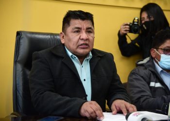 El exministro de Medio Ambiente y Agua es acusado por presuntas coimas; el viernes renunció al cargo.