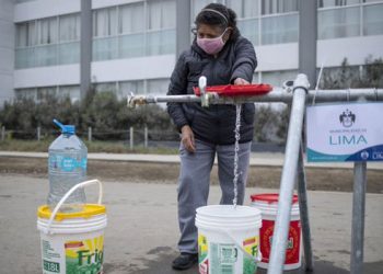 Falla técnica deja sin agua a más de un millón en capital de Perú