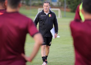 Venezuela convoca de emergencia a 15 futbolistas tras casos de COVID-19