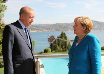 Merkel promete continuidad en relaciones entre Alemania y Turquía en su última visita a Erdogan