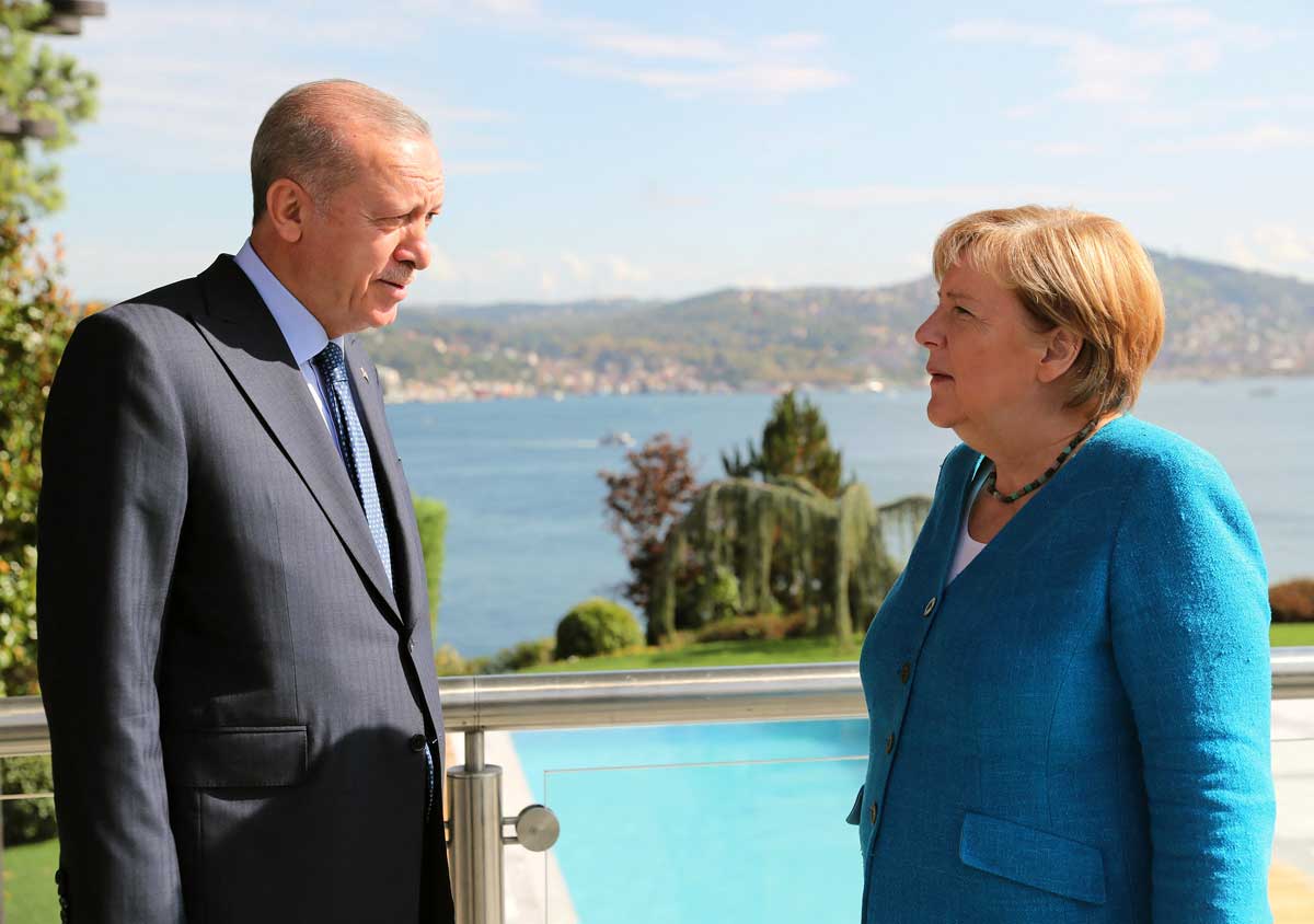 Merkel promete continuidad en relaciones entre Alemania y Turquía en su última visita a Erdogan