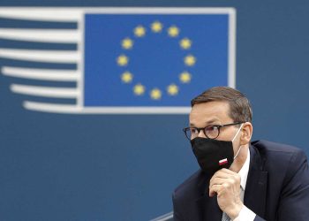 Primer ministro polaco advierte a los líderes de la UE de amenazar el futuro del bloque