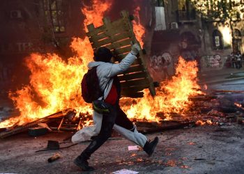 Dos muertos y 450 detenidos dejan disturbios a dos años de la revuelta social en Chile