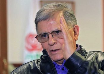 Líder de exguerrilla FARC regresa a Colombia tras fugaz detención en México por Interpol