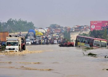 Casi 200 muertos en India y Nepal por fuertes lluvias