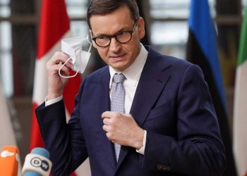 Primer ministro de Polonia reitera rechazo a ‘chantaje’ pero está ‘listo al diálogo’ con UE
