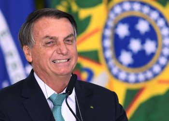 Bolsonaro afirma que si depende de él ‘habrá Copa América en Brasil’