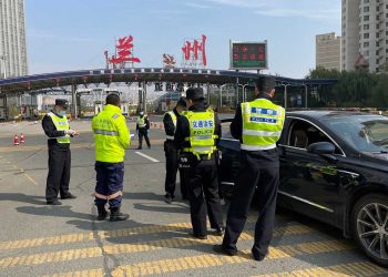 China confina una ciudad de cuatro millones de habitantes por pequeño brote de COVID-19