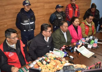 El secretario de Gestión Institucional y representantes de los panificadores en conferencia de prensa. FOTO: GAMEA