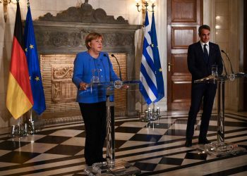 Merkel cierra en Atenas un turbulento capítulo de la historia greco-alemana
