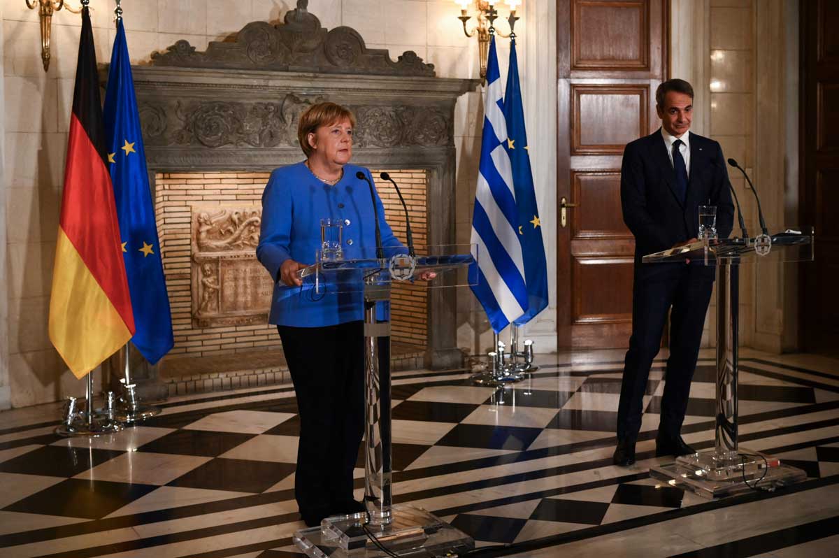 Merkel cierra en Atenas un turbulento capítulo de la historia greco-alemana