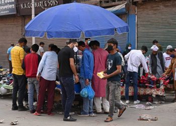 Nueva Delhi y Bombay empiezan a levantar restricciones anti COVID-19 en India
