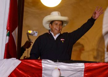 Castillo se declara ganador al ampliarse su ventaja en escrutinio en Perú