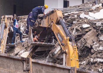Se eleva a 36 el balance de muertos por el derrumbe de un rascacielos en Lagos