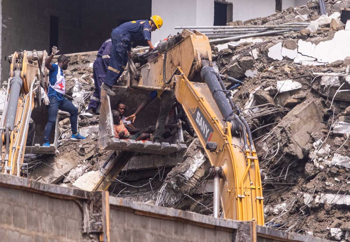 Se eleva a 36 el balance de muertos por el derrumbe de un rascacielos en Lagos