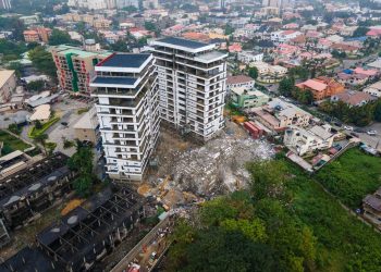 Se reduce esperanza de encontrar supervivientes tras derrumbe de rascacielos en Nigeria