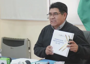 El ministro de Educación, Omar Veliz, en conferencia de prensa. FOTO: Ministerio de Educación
