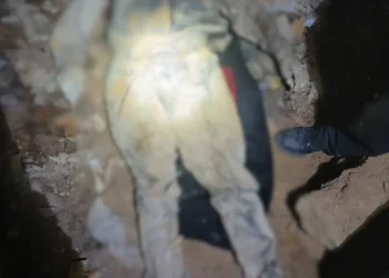 Los restos óseos de un hombre fueron hallados en una mina abandonada de Oruro. FOTO: Fiscalía de Oruro.