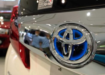 Toyota aumenta proyección de ganancias pese a corte en producción