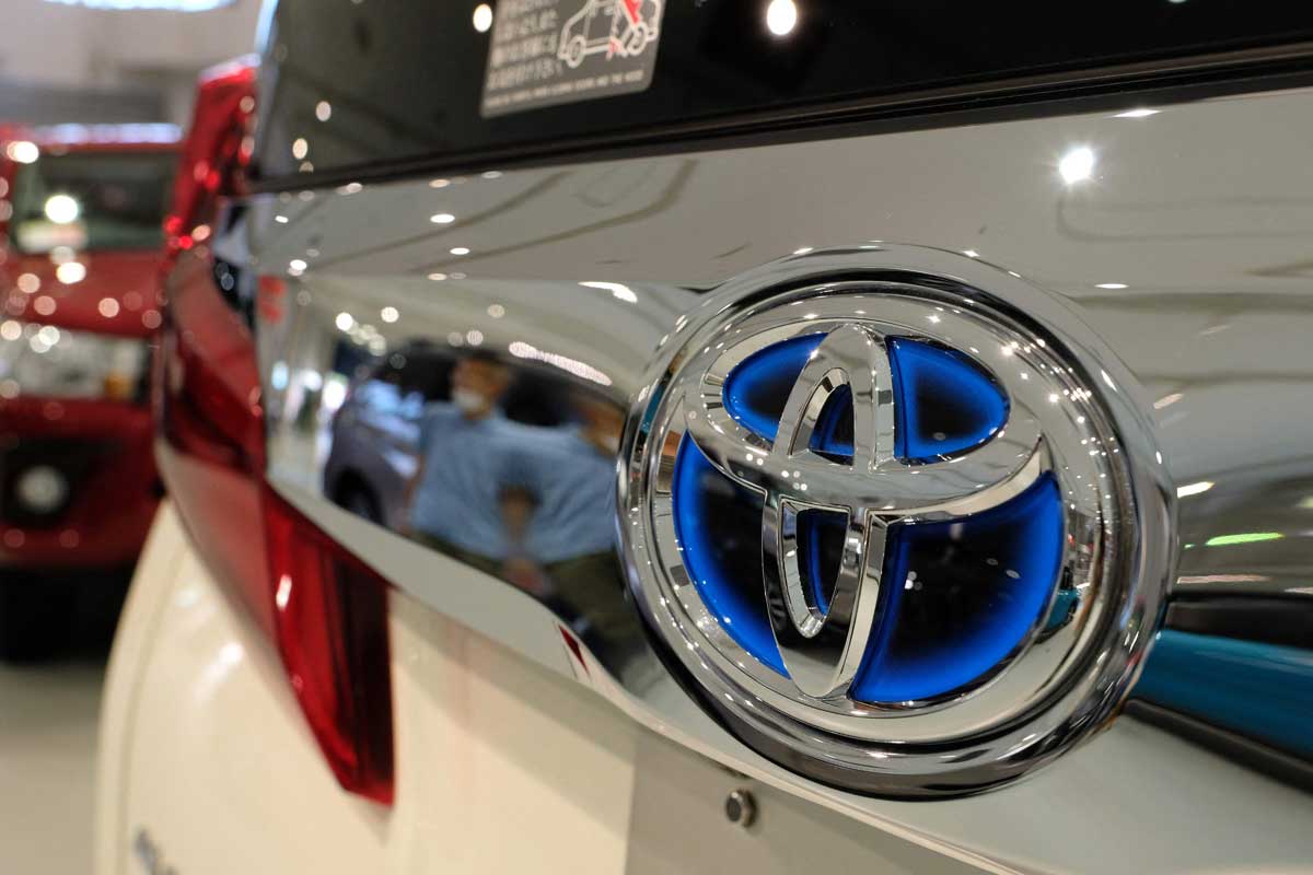 Toyota aumenta proyección de ganancias pese a corte en producción