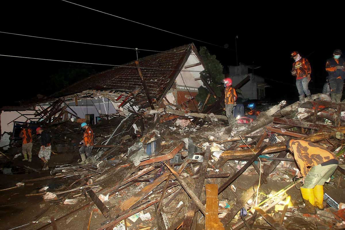 Repentinas inundaciones en Indonesia causan al menos ocho muertos