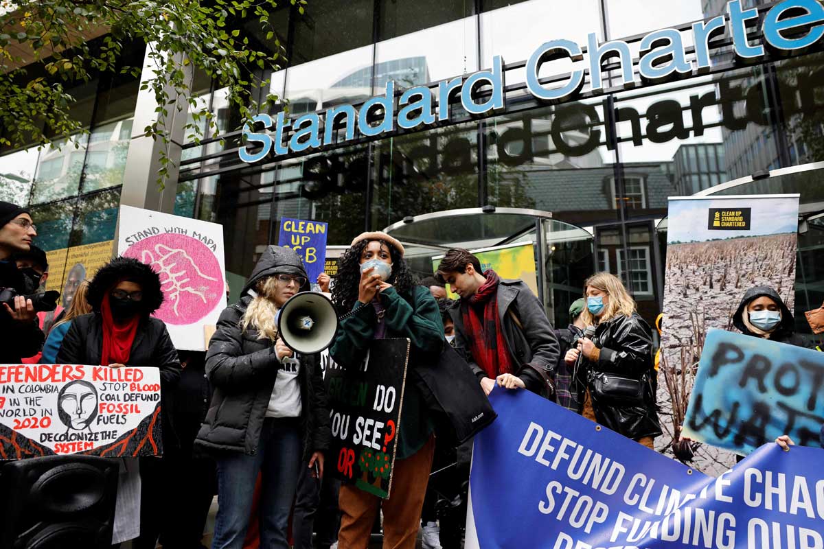 Jóvenes desfilan en Glasgow, piden más acciones y menos palabras contra el cambio climático
