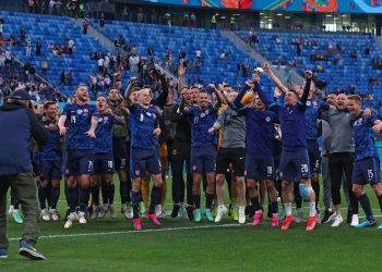 Triunfo sorpresa de Eslovaquia en la Eurocopa ante una Polonia en inferioridad