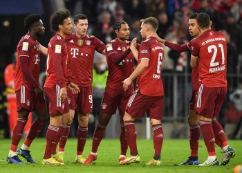 Bayern derrota 2-1 al Friburgo y consolida su liderato