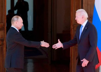 Biden y Putin inician cumbre en Ginebra con un apretón de manos